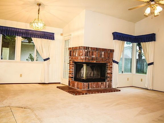 5th image of 900 Vintage Oak Ave