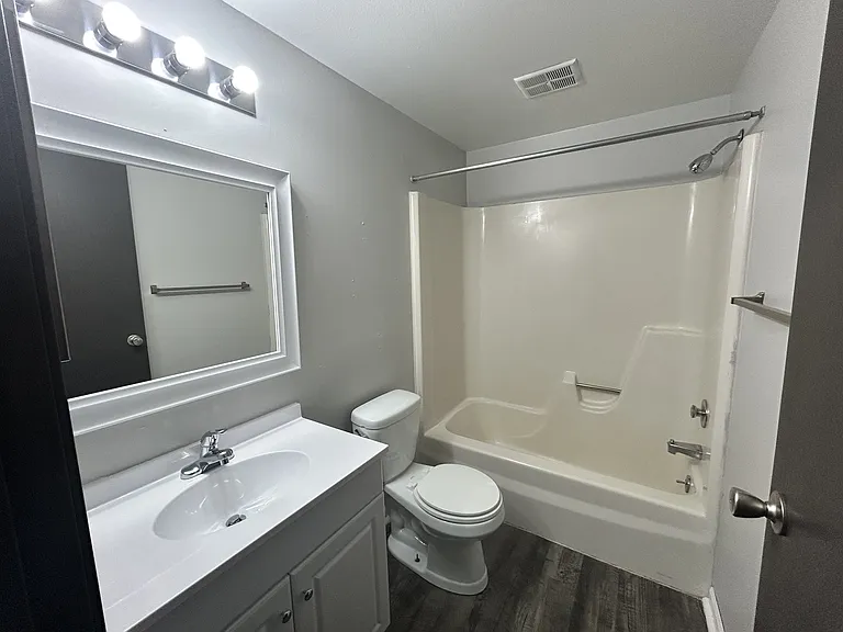 Secor Flats — Photo 67
