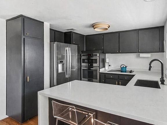 5th image of 261 E La Verne Way Unit Q