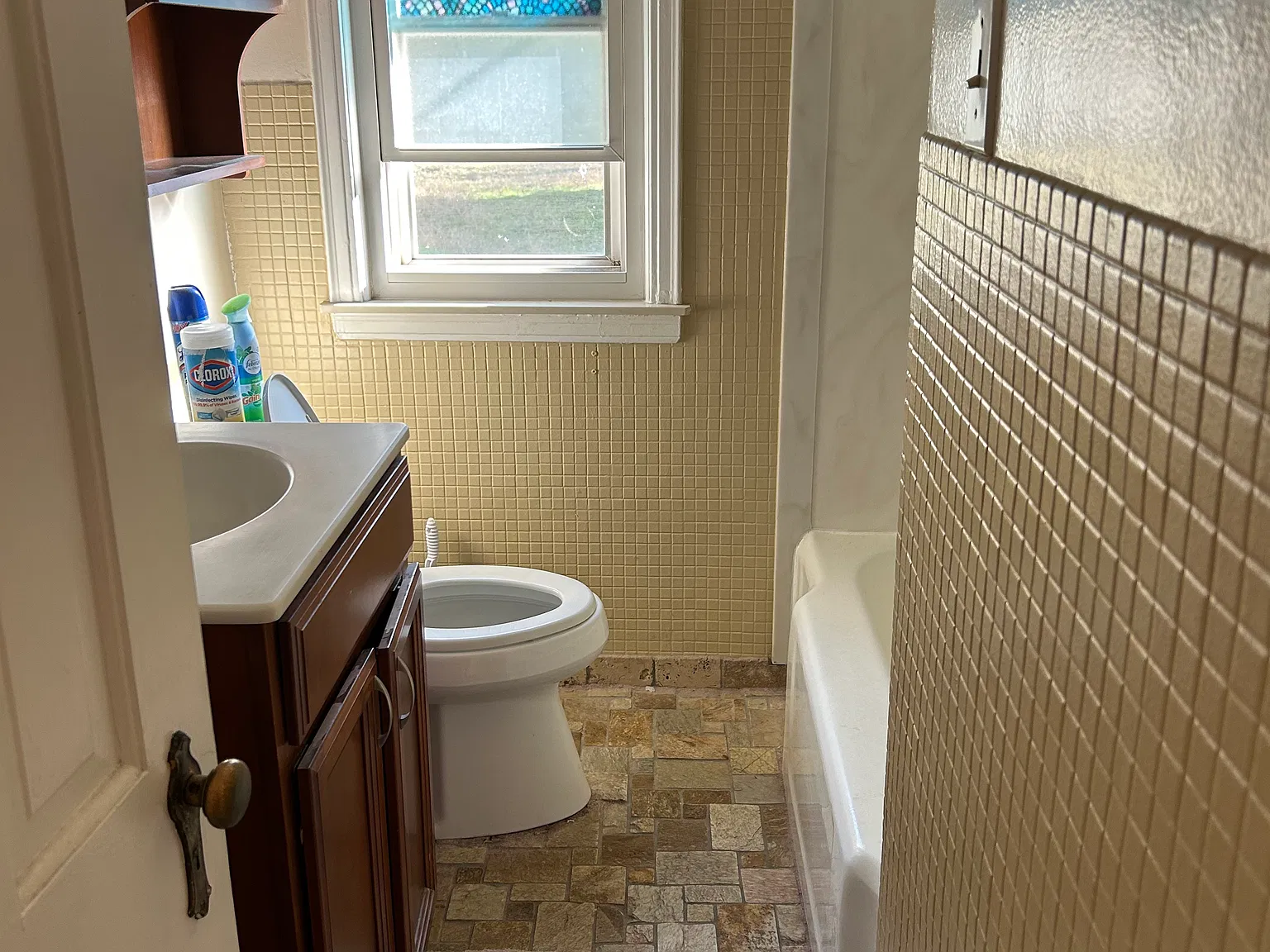 3 bed, 837 sqft, $1,700 — Photo 3