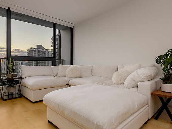 4th image of 135 E 13th St #1005