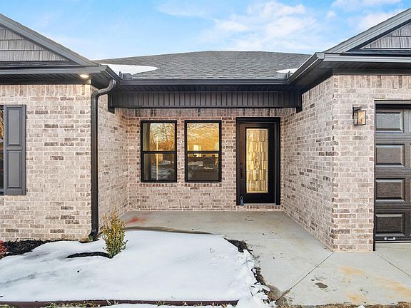 2nd image of 202 S Apple St