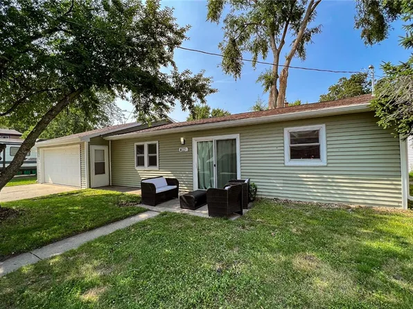 403 1/2 15th St, Dallas Center, IA 50063