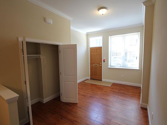5th image of 933 S 10th St Floor 1