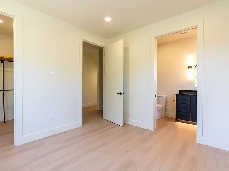 822 W 22nd Ave — Photo 54