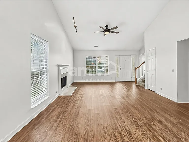 916 Springs Hill Way — Photo 8
