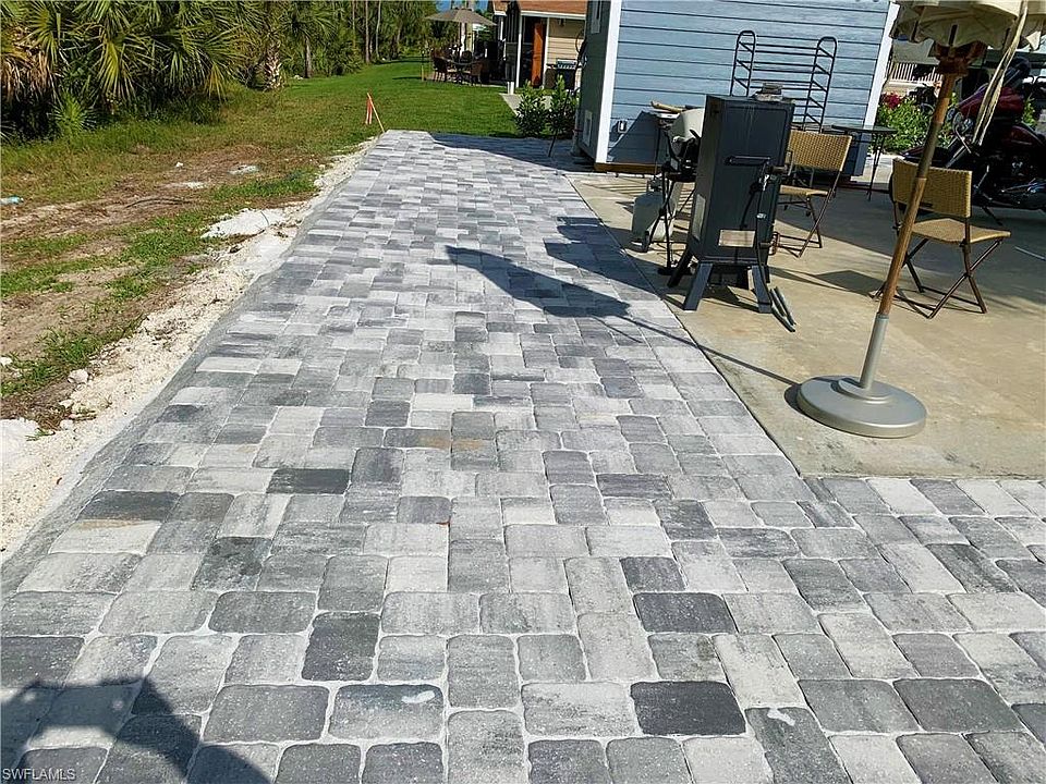 2nd image of 1210 Diamond Lake Cir