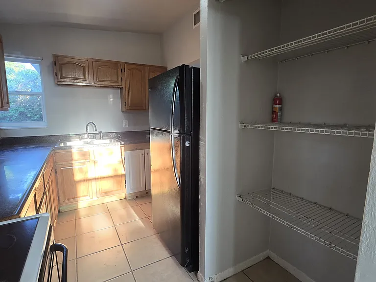 6334 Talbot Cir — Photo 11