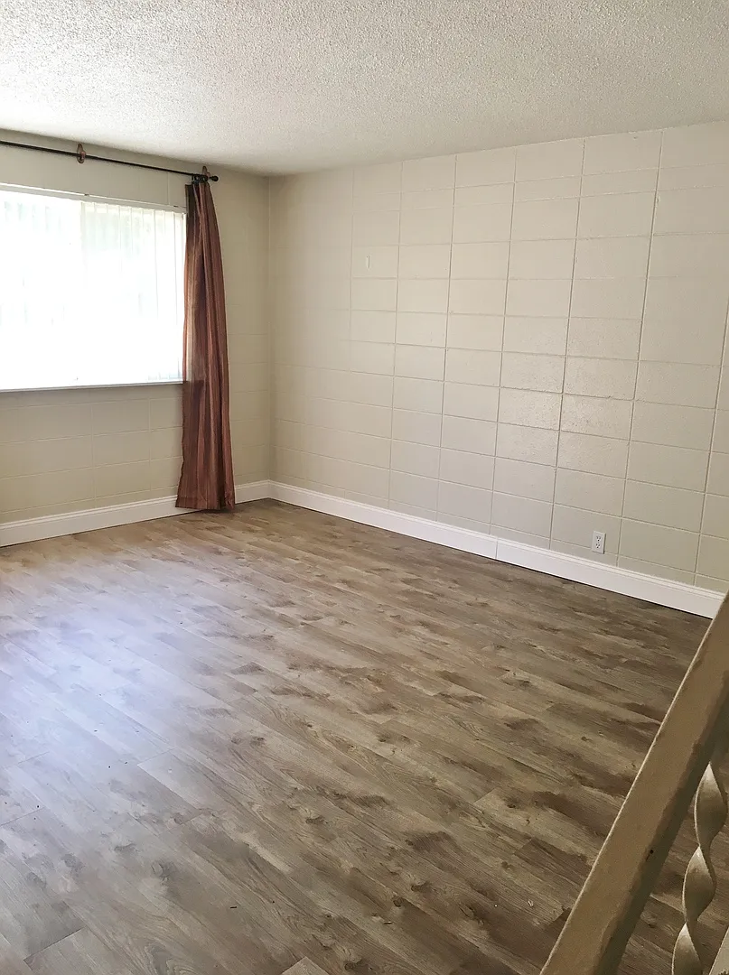 Cute updated 2 bed 1.5 bath Condo on S Curtis Rd just south of Franklin Rd — Photo 3