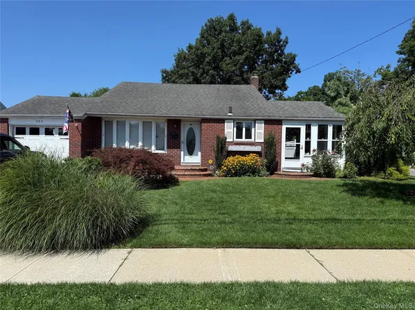 244 Ocean Avenue, Massapequa Park, NY 11762