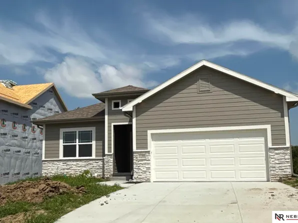11306 Portage Cir, Papillion, NE 68046