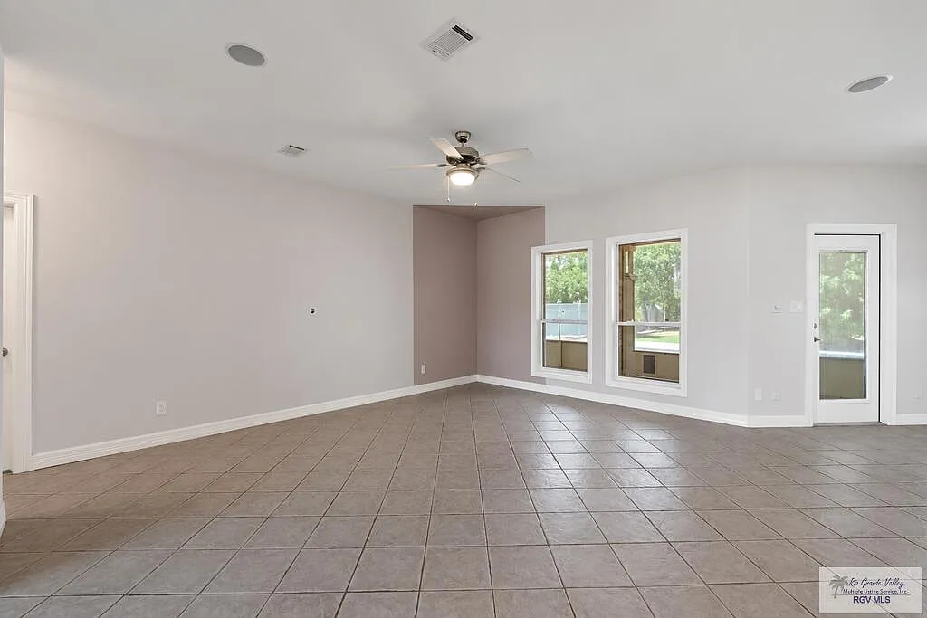 3 bed, 2.0 bath, 1940 sqft, $3,400 — Photo 2