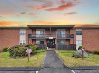 114 Balance Rock Rd APT 22, Seymour, CT 06483