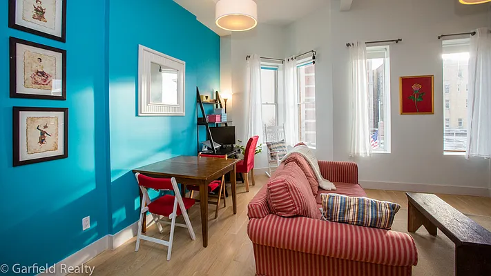 Sold by Garfield Realty  | media 32