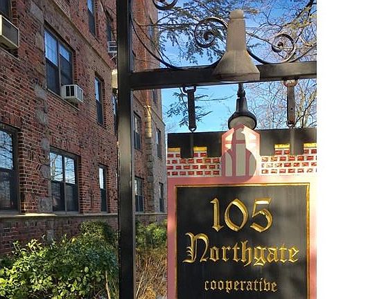 SHORT WALK TO SCARSDALE VILLAGE AND TRAIN.