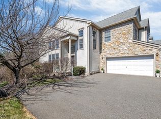 10 Skyview Dr, North Haledon, NJ