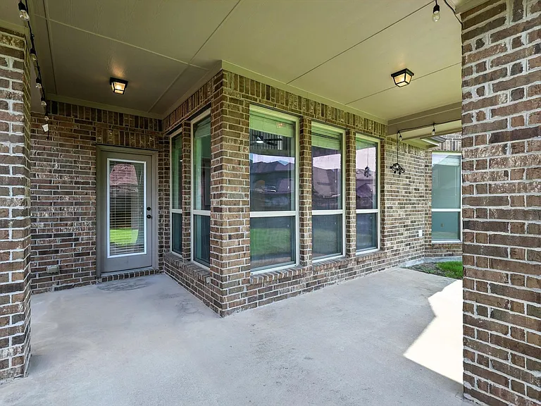 10421 Sexton Dr — Photo 32
