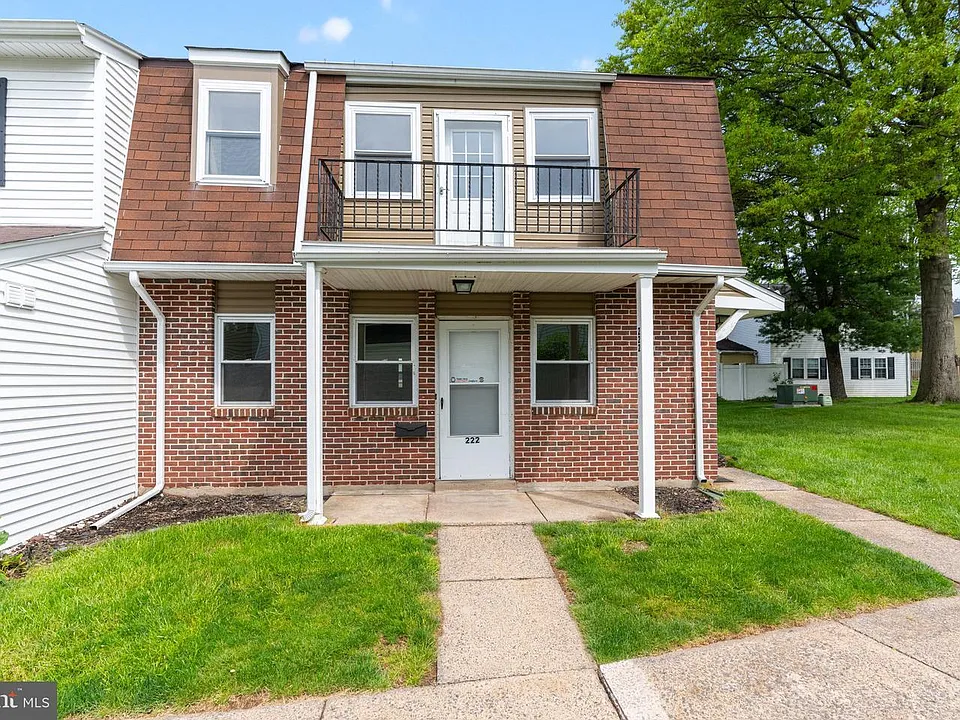 221 Washington Pl #221