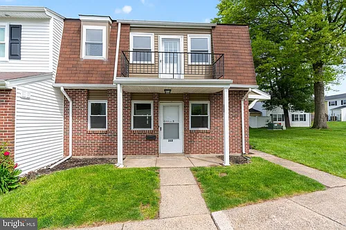 221 Washington Pl #221 Photo 1