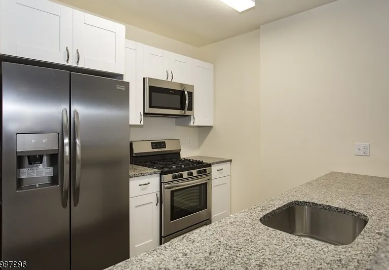 90 Clinton Ave — Photo 5
