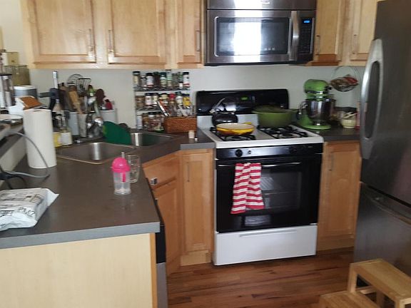 4th image of 1937 N Wood St #3