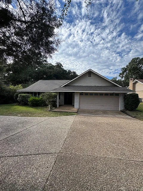 3 bed, 1750 sqft, $1,800 — Photo 1