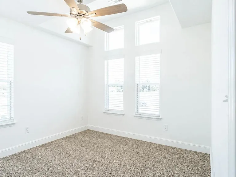2161 Wildflower Dr — Photo 10
