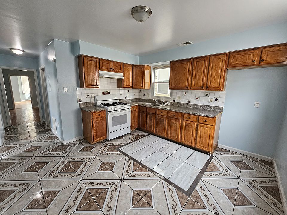 1st image of 704 Madison Ave Floor 1