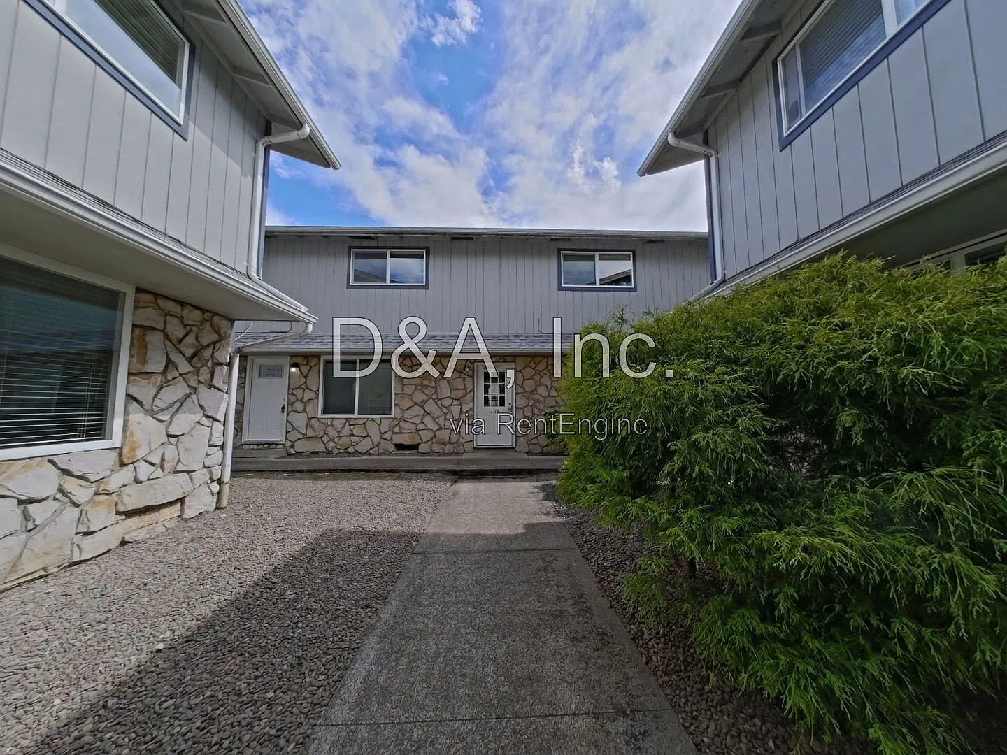 2 bed, 1.0 bath, 816 sqft, $1,595 — Photo 1