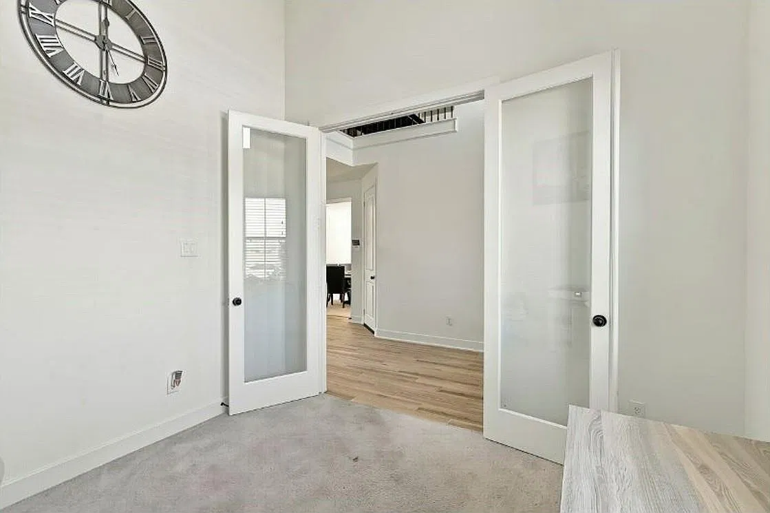 5 bed, 4.5 bath, 3701 sqft, $4,700 — Photo 3