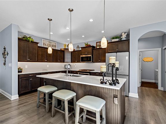 3rd image of 220 Bridle Ln