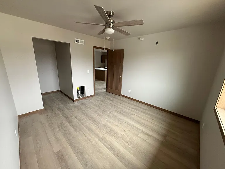 706 C Ave NE — Photo 6