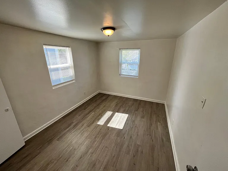 21 Chamberlin Ave W #B — Photo 7