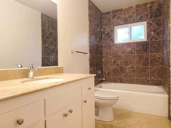 4th image of 12 Stowe Ln