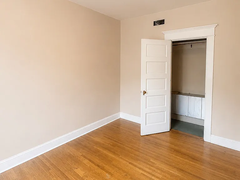 519 W 5th Ave #C — Photo 6
