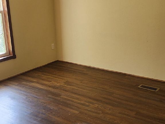 4th image of 10503 Trails End