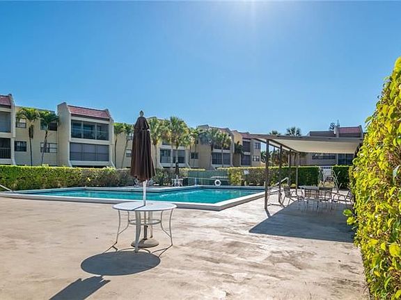 2nd image of 220 Lakeview Dr APT 311