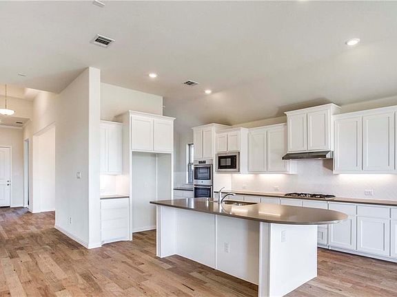 5th image of 3021 Charles Dr
