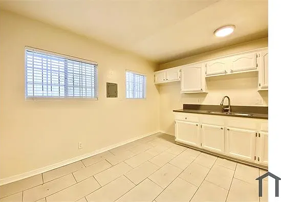 1554 E 21st St #2 — Photo 6