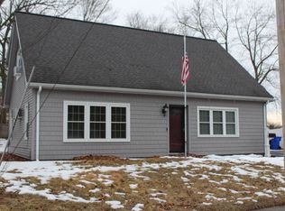 20 Manor Cir, East Hartford, CT 06118