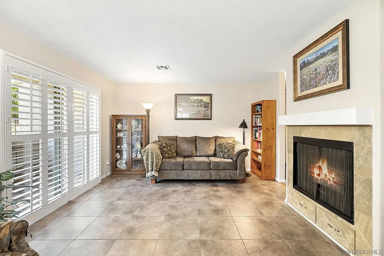 2 bed, 881 sqft, $3,195 — Photo 1