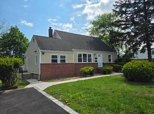 295 49th St, Lindenhurst, NY 11757