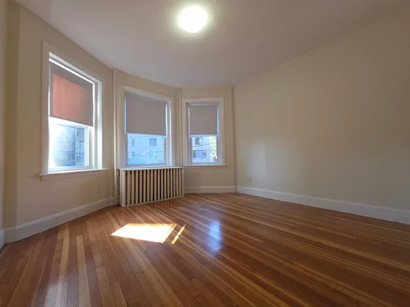 40 Lancaster Ter #A11, Brookline, MA 02446