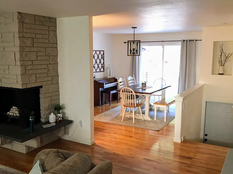 1819 S Woodlawn St — Photo 2