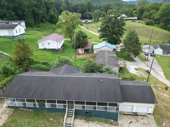 26 Croquet Ln, Chapmanville, WV 25508