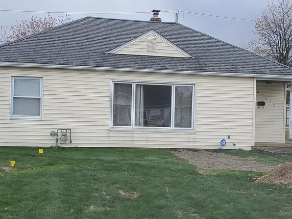 29516 Cresthaven Dr, Willowick, OH 44095