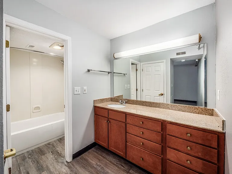 ReVi Columbus East — Photo 9