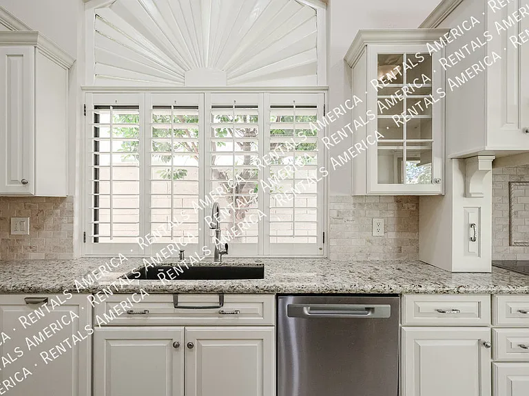 1635 W Wisteria Dr — Photo 34
