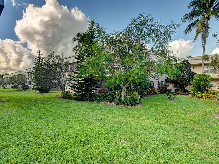 42 Burgundy Dr #A — Photo 33