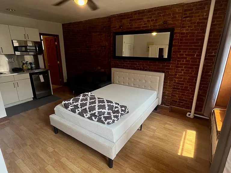 143 E 30th St #401 — Photo 3